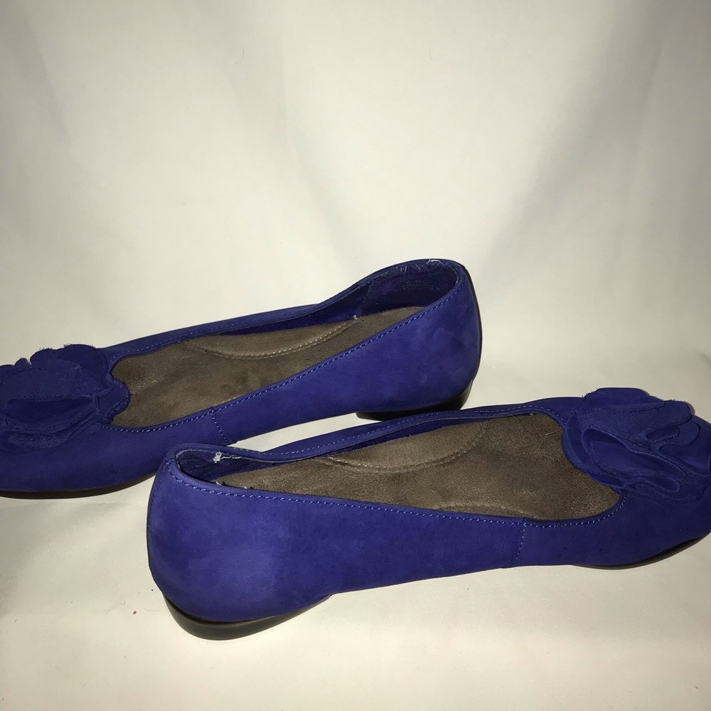 AEROSOLES blue flats with bow (NWOT)